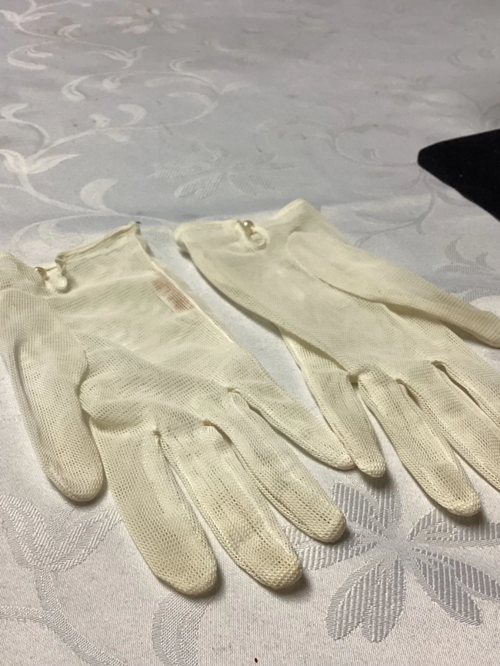 PARIS DESIGNED    vintage gloves, very rare mesh lovely pearl at wrist 💃